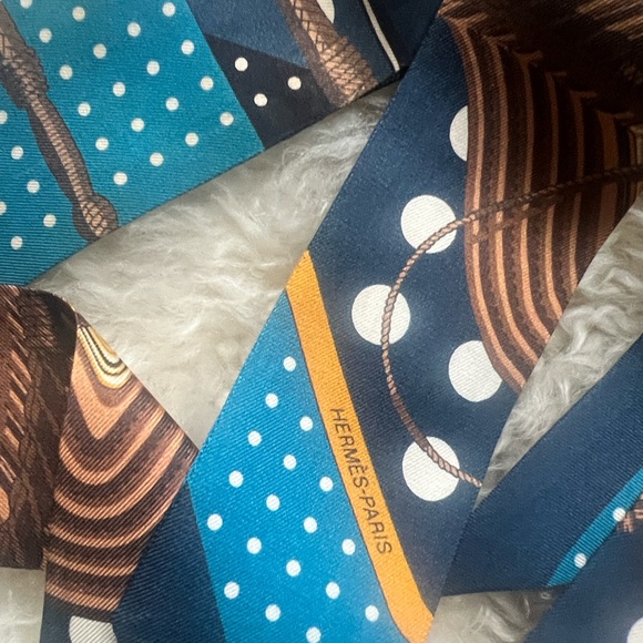 Hermes scarves - Picture 2 of 5